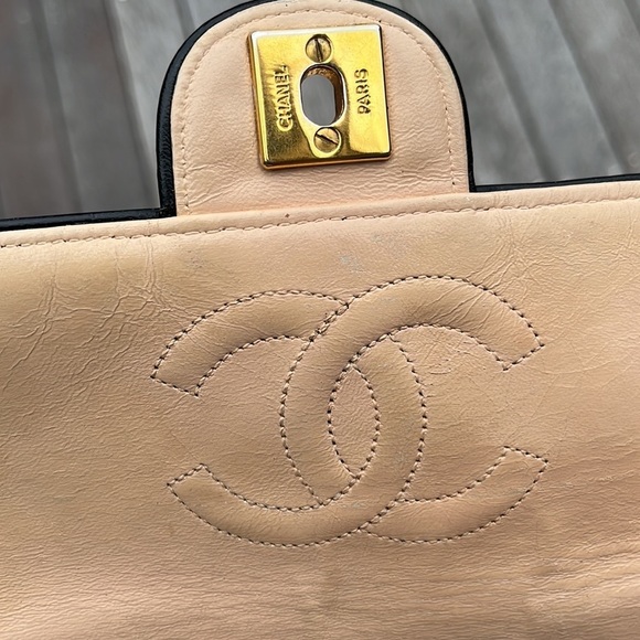 Chanel Classic Quilted Lambskin Leather Bag - Picture 16 of 16